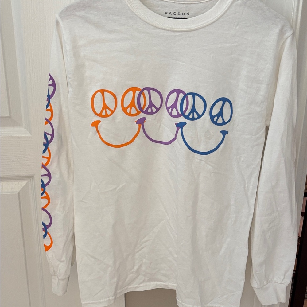 PacSun White Long Sleeve Tee with Multicolor Peace Design - Picture 6 of 8